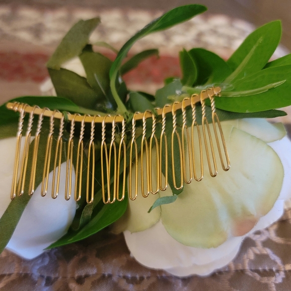 Beautiful Hair Comb/veil topper - Picture 4 of 4